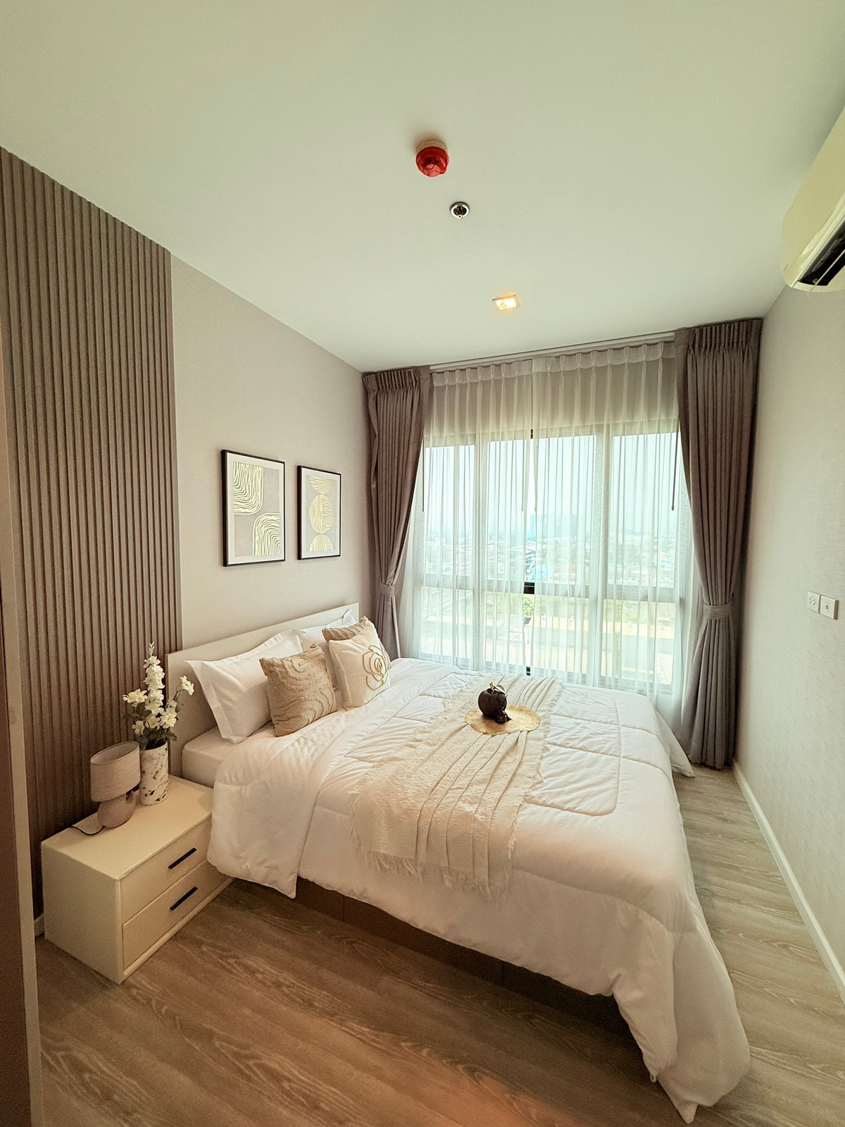 Condo highlights for sale Best price in the building View of the Naval Academy  Installments only 7,xxx per month, close to the BTS, 350 meters, main green line✨Knightsbridge, Sky River, Ocean.