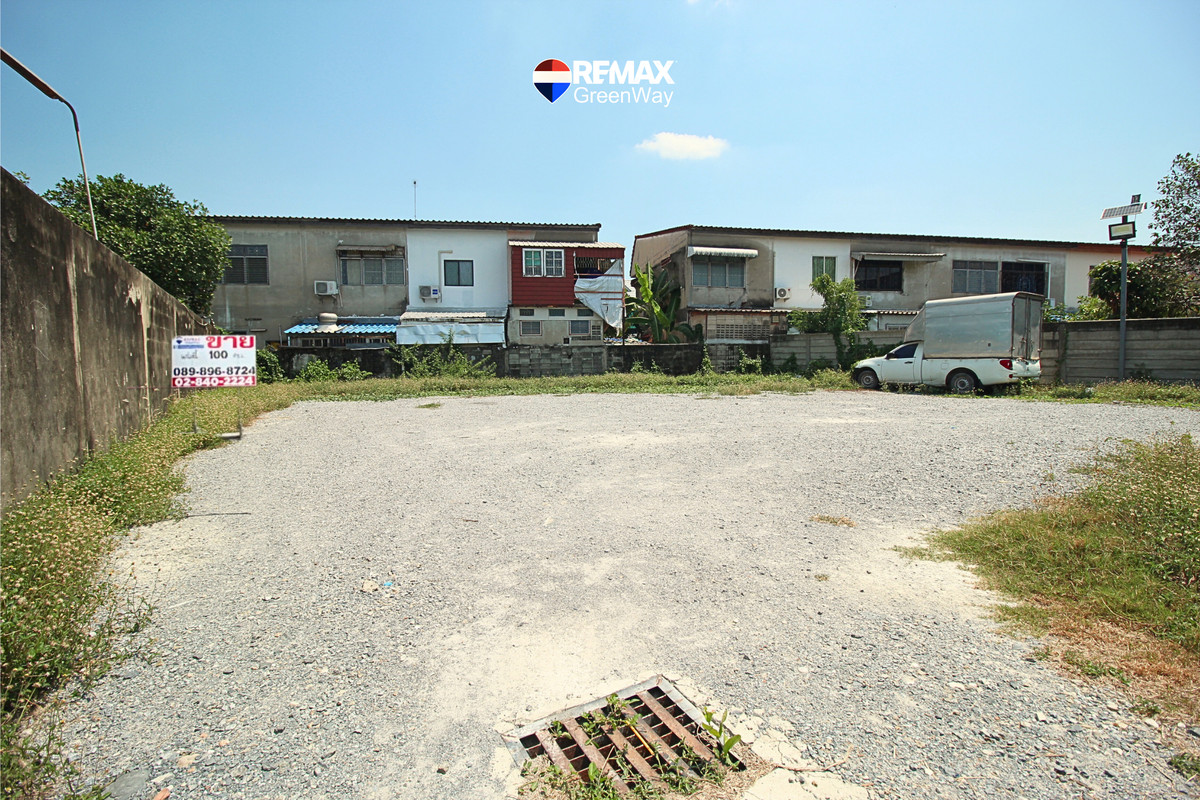 Land for sale near Phetkasem 81, Nong Khaem, already filled, near Modi Villa village, 100 sq m. Land for sale near Phetkasem 81, Nong Khaem, already filled, near Modi Villa village, 100 sq m.