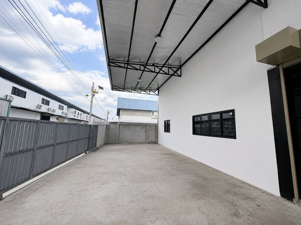 For Rent ให้เช่าโกดัง 3 ชั้น / พื้นที่ใช้สอย 770 ตารางเมตร / มีลิฟต์ขนของ / ทำเล ซอยกิ่งแก้ว 37 / ใกล้สนามบินสุวรรณภูมิ / รถเทรลเลอร์เข้าออกได้ – รูปที่ 2