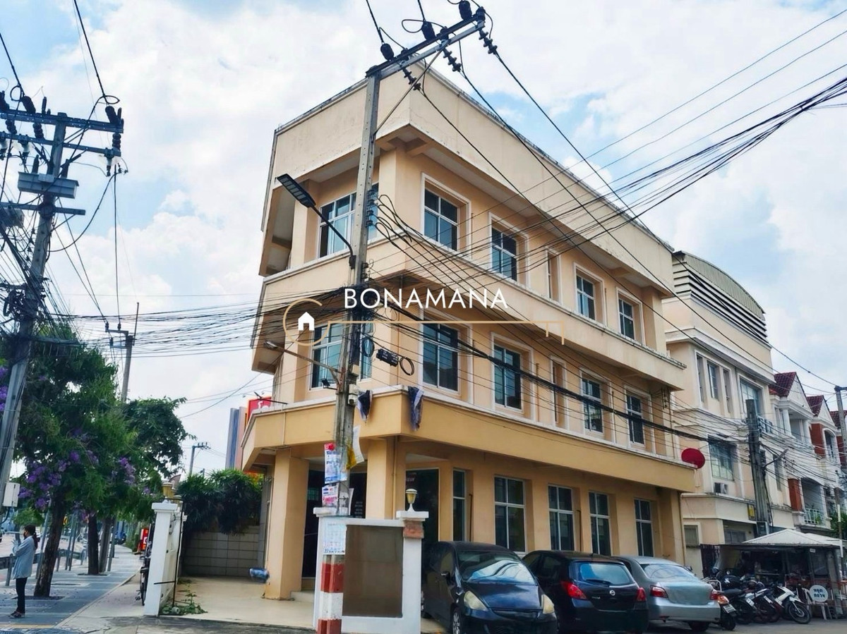 ให้เช่า อาคารพาณิชย์/พื้นที่ธุรกิจ ติดถนน นวลจันทร์