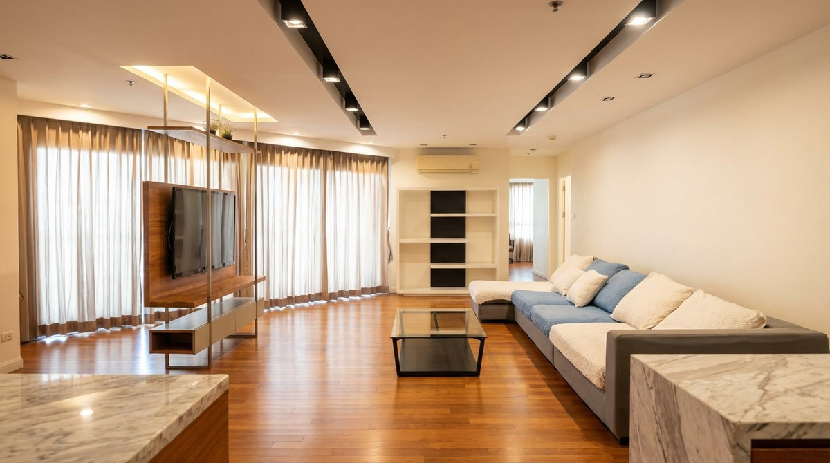 Just available!! Belle Grand Rama 9, Building B1, 6 bedrooms, for only 130,000!! 35mb Only!  Close to Central Rama 9, walkable, and MRT Rama 9 can be easily walked. No need to use a car, just use gas. If interested, contact 0876358339 K. Nang.