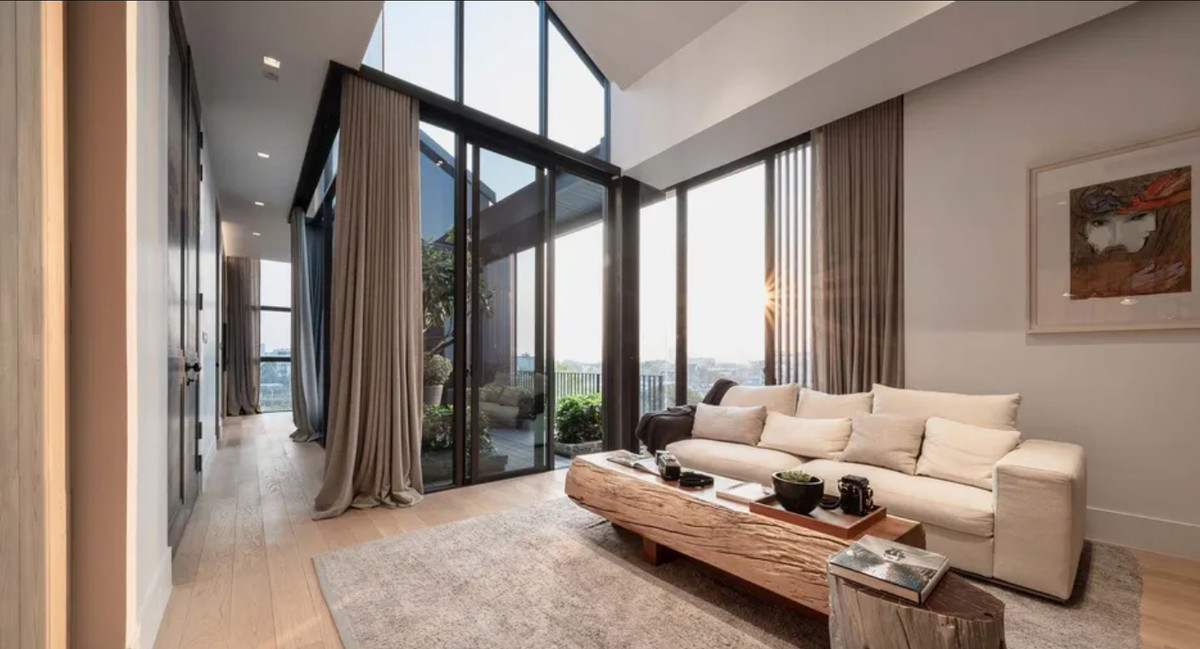 For sale new project good price in Pattanakarn!🔥 Luxury townhouse huge size area 520 sq.m ready to move in Tel 0863692224