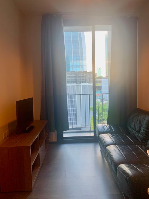 Edge Sukhumvit 23 / ราคาดี เหมาะซื้อลงทุน ใกล้ Interchange MRT สุขุมวิท BTS อโศก / 1 ห้องนอน 30 ตร.ม. โทร 0937890899