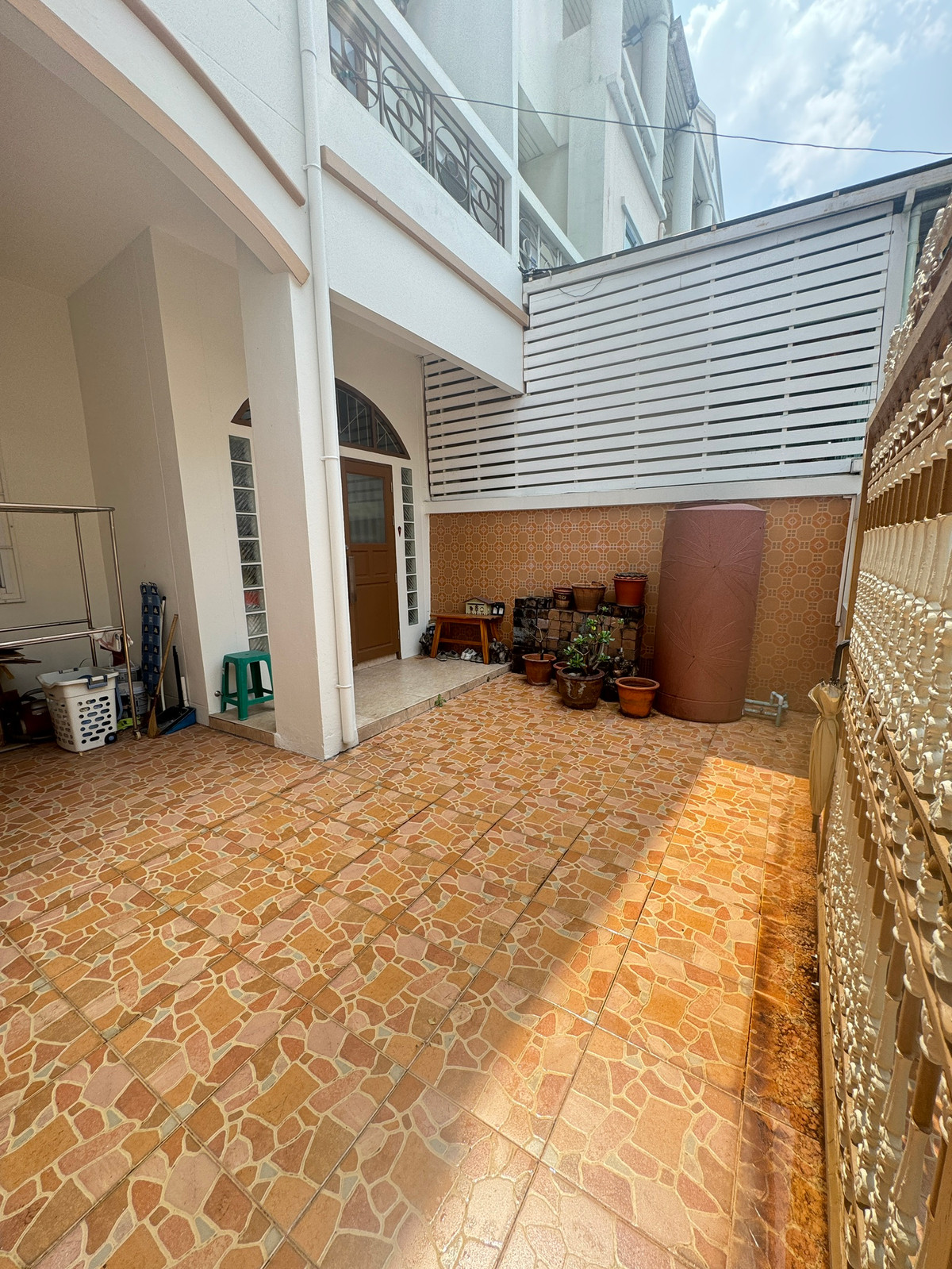 Townhome for  near Skytrain MRT Thapra 300m ทาวน์โฮม 3 ชั้น ขนาด 20.6 ตรว 4 นอน 3 น้ำ  ใกล้ MRT สถานีท่าพระ ใกล้ห้าง ใกล้รพ. ใกล้ตลาด – รูปที่ 3