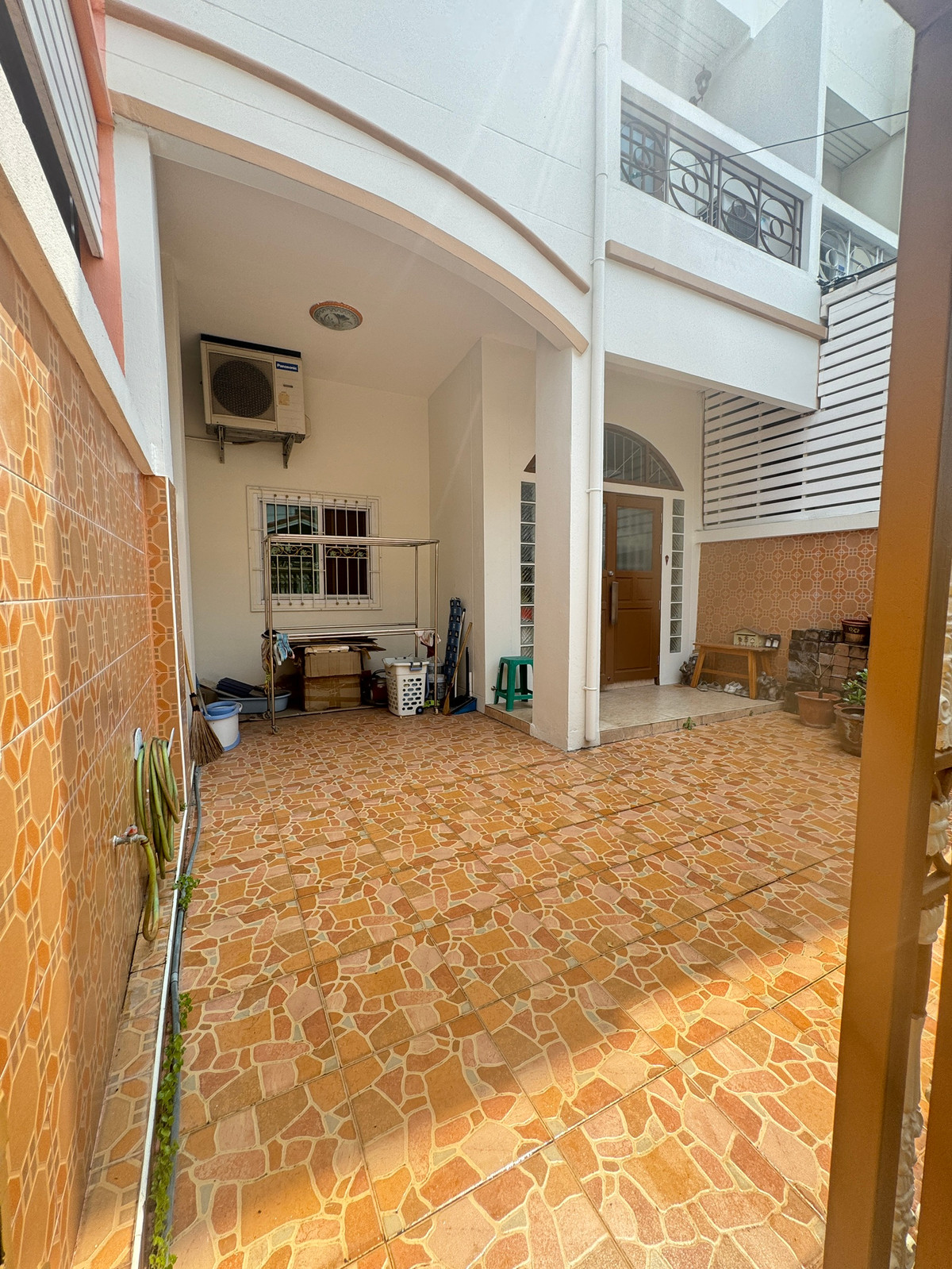 Townhome for  near Skytrain MRT Thapra 300m ทาวน์โฮม 3 ชั้น ขนาด 20.6 ตรว 4 นอน 3 น้ำ  ใกล้ MRT สถานีท่าพระ ใกล้ห้าง ใกล้รพ. ใกล้ตลาด – รูปที่ 2