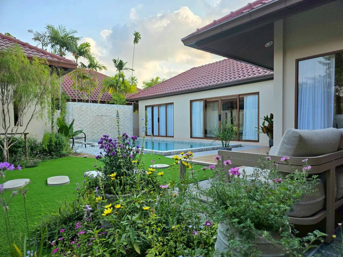 Pool Villa in Cottage Garden style, surrounded by trees and flowers, suitable for people who like relaxation. close to nature