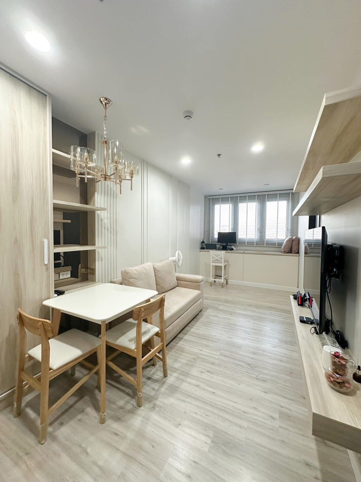 For Rent : XT Huaikhwang MRT Huaikhwang 70m 1ห้องนอน 1ห้องน้ำ ห้องสวย เฟอร์นิเจอร์ครบ พร้อมเข้าอยู่ For Rent : XT Huaikhwang MRT Huaikhwang 70m 1ห้องนอน 1ห้องน้ำ ห้องสวย เฟอร์นิเจอร์ครบ พร้อมเข้าอยู่