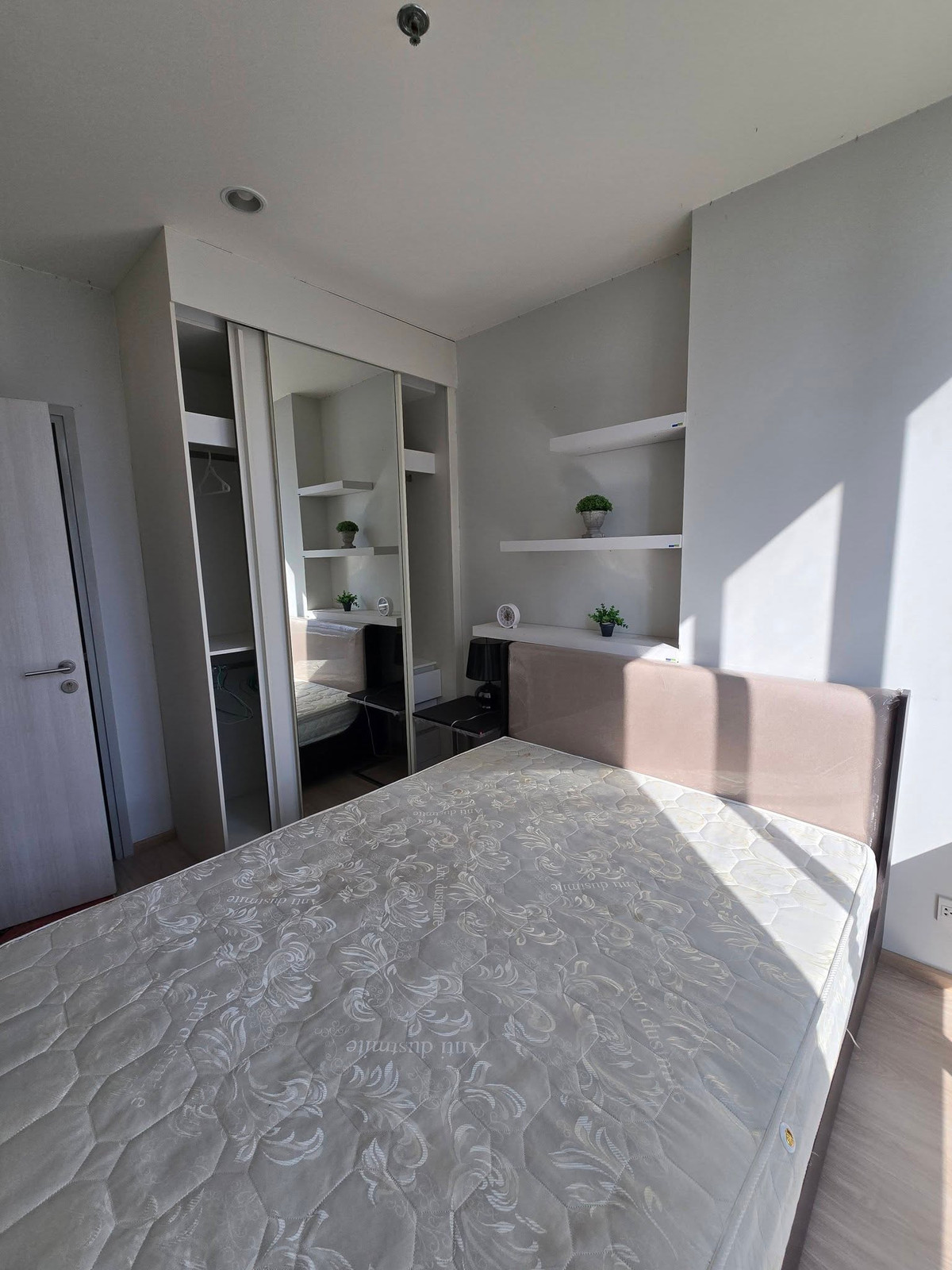 For Rent : โนเบิล รีวอลฟ์ รัชดา ติดรถไฟฟ้า ศูนย์ วัฒนธรรม 1ห้องนอน 1ห้องน้ำ ห้องสวย เฟอร์นิเจอร์ครบ พร้อมเข้าอยู่ – รูปที่ 2