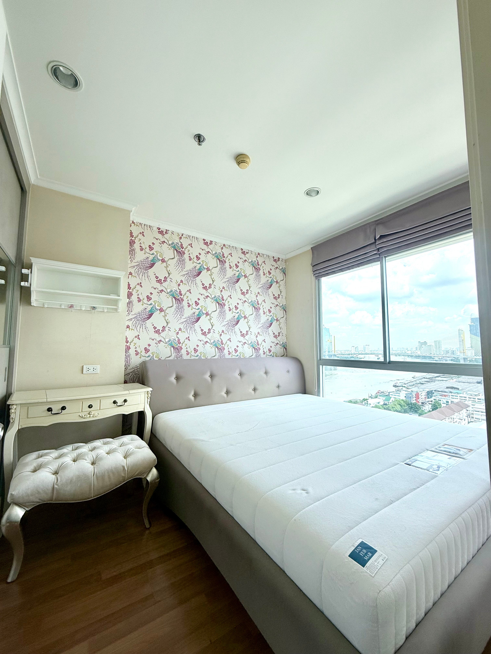ขายคอนโดวิวแม่น้ำ 1 ห้องนอน ห้องมุม ชั้นสูง ราคาต่ำกว่าทุน โครงการ Lumpini Park Riverside Rama 3 ขายคอนโดวิวแม่น้ำ 1 ห้องนอน ห้องมุม ชั้นสูง ราคาต่ำกว่าทุน โครงการ Lumpini Park Riverside Rama 3