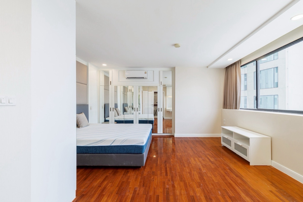 🔥Urgent Sale🔥 President Park Sukhumvit 24, Large 3-Bedroom Unit, Pet Friendly, Beautiful View, in the heart of Phrom Phong. 🔥Urgent Sale🔥 President Park Sukhumvit 24, Large 3-Bedroom Unit, Pet Friendly, Beautiful View, in the heart of Phrom Phong.