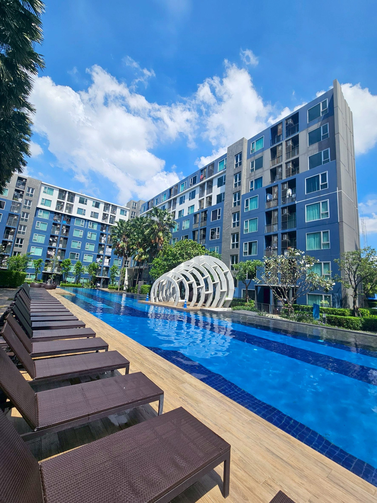 วิวสระน่าอยู่! คอนโด 1 ห้องนอน Happy Condo The Terminal (Infinite) เพียง 1,990,000 บาท
