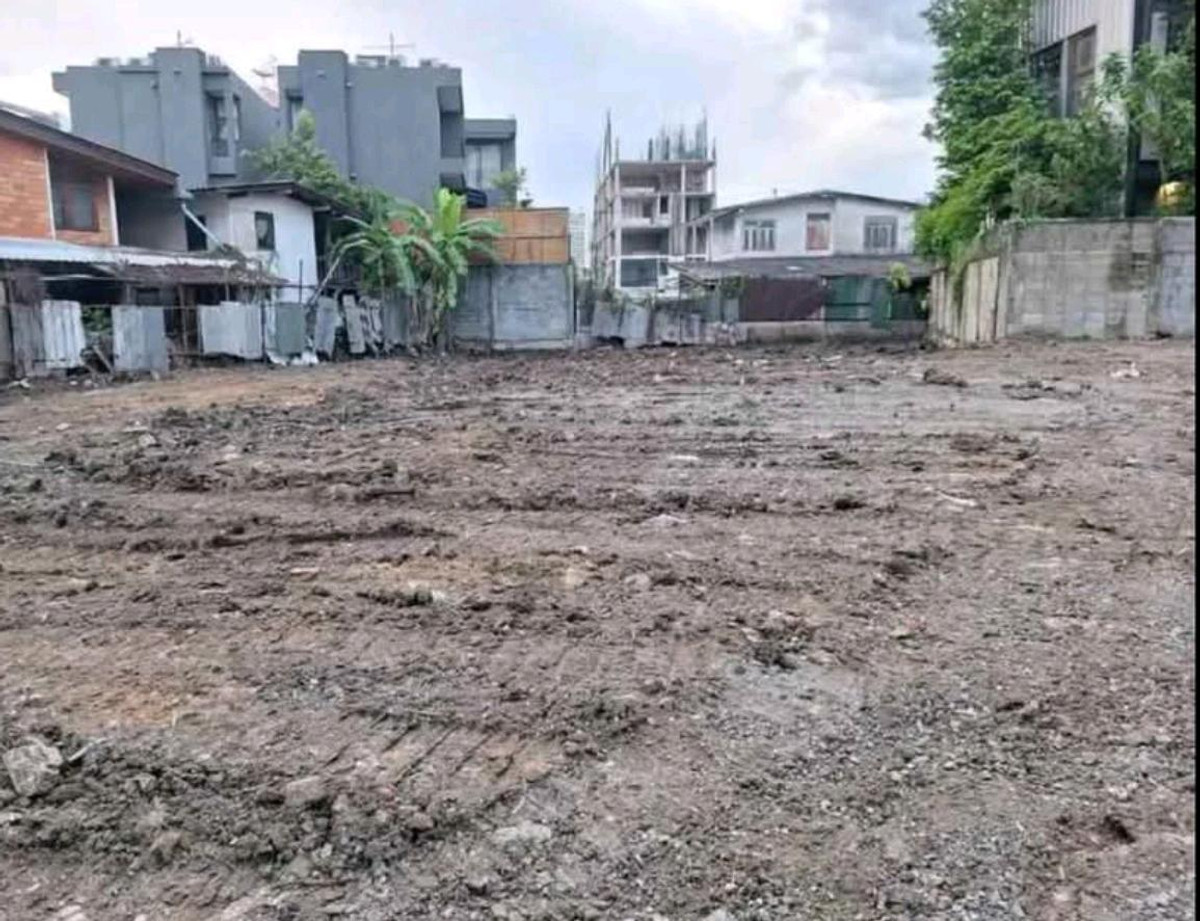 🔥 Land in prime location Opposite Sai Tai Mai Transport Next to the main road Boromarajonani• Area 205 square meters• Land next to Borommaratchachonnani Road.• Chim Phli Subdistrict, Taling Chan District, Bangkok💰 Selling price only 27,000,000 baht 🔥 Land in prime location Opposite Sai Tai Mai Transport Next to the main road Boromarajonani• Area 205 square meters• Land next to Borommaratchachonnani Road.• Chim Phli Subdistrict, Taling Chan District, Bangkok💰 Selling price only 27,000,000 baht