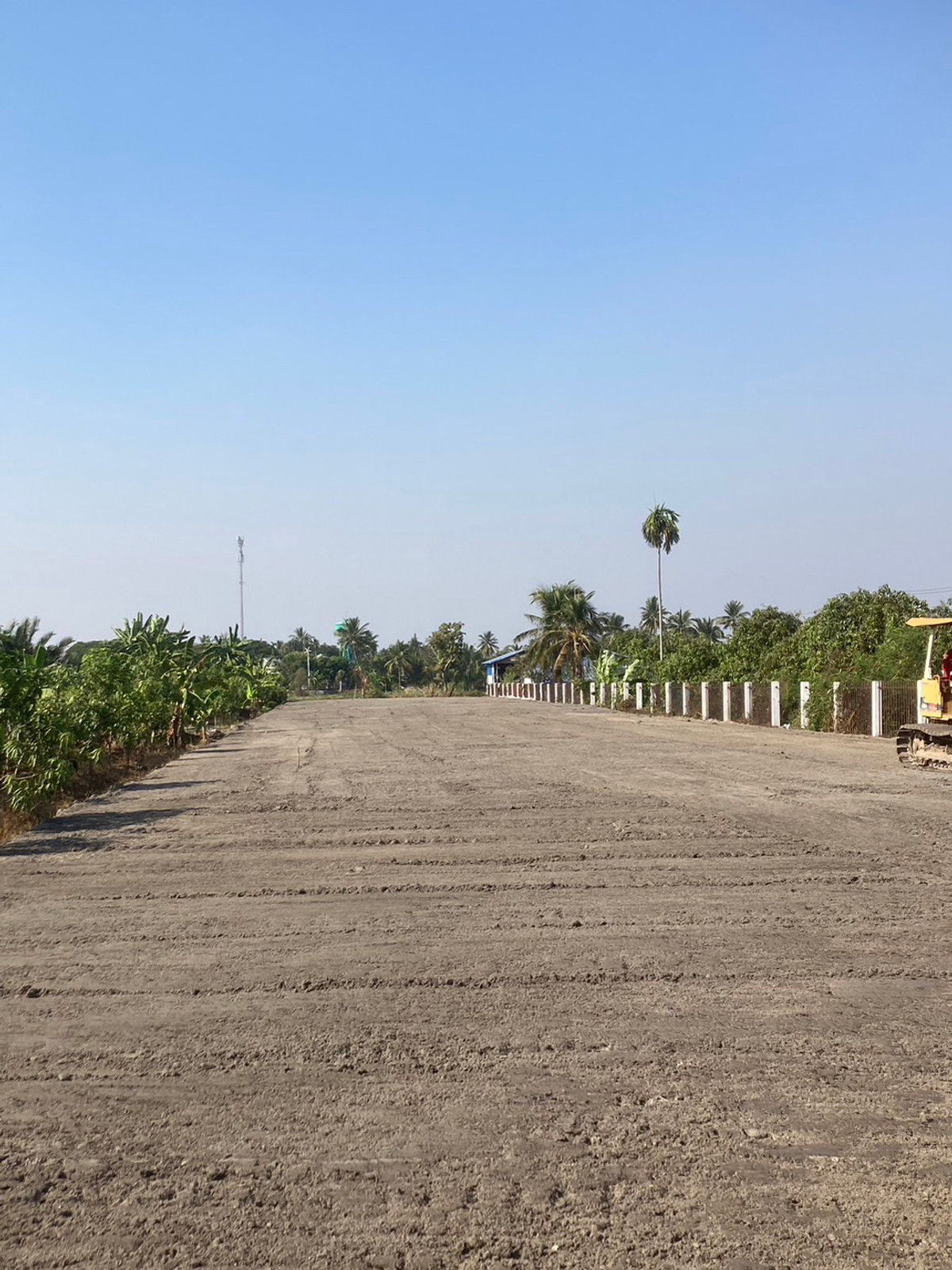 Land for sale, already filled, 1 rai, 2 ngan, 60 square wah, next to the Tha Chin River, with title deed, Krathum Baen, Samut Sakhon, near Central Salaya. Central Mahachai – รูปที่ 3