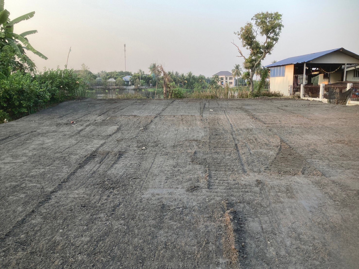 Land for sale, already filled, 1 rai, 2 ngan, 60 square wah, next to the Tha Chin River, with title deed, Krathum Baen, Samut Sakhon, near Central Salaya. Central Mahachai – รูปที่ 2