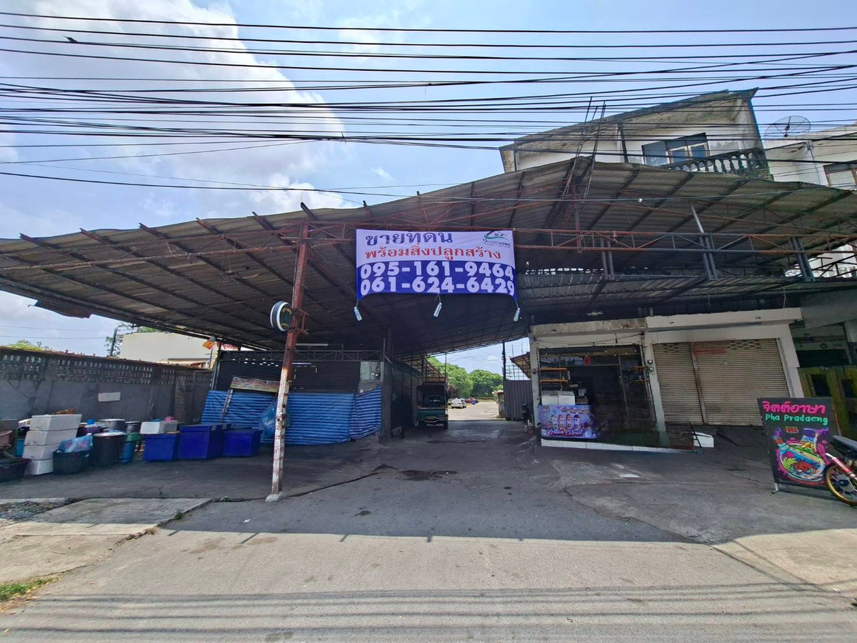 Land for sale already filled With buildings, lots of space, Soi Suksawat 70, near the BTS Khru Nai Station (N.2026) Land for sale already filled With buildings, lots of space, Soi Suksawat 70, near the BTS Khru Nai Station (N.2026)