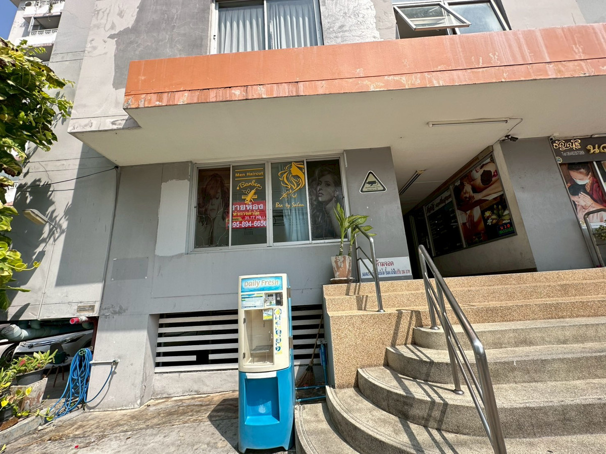 Room for sale, able to do business in Huai Khwang area