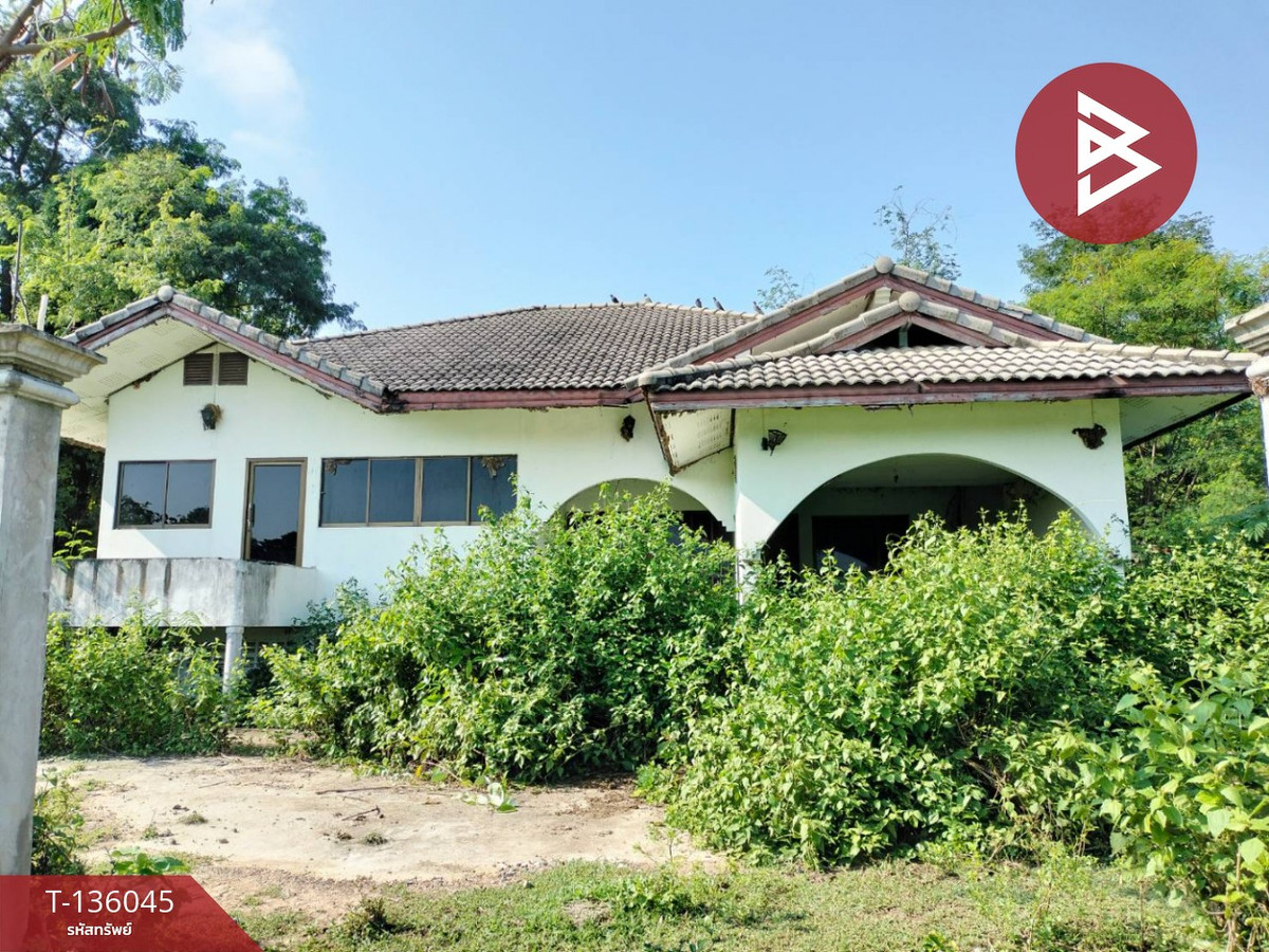 Single house for sale with land, area 1 rai 2 ngan 11 square wah, Kae Yai Subdistrict, Mueang Surin.