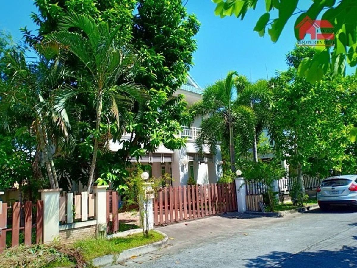 2-story detached house for sale, area 72 sq m, 3 bedrooms, 3 bathrooms, air conditioning, fully furnished (beachfront project), Sukhumvit-Bang Saen Road. Near Nong Mon Market, price 10 million baht 2-story detached house for sale, area 72 sq m, 3 bedrooms, 3 bathrooms, air conditioning, fully furnished (beachfront project), Sukhumvit-Bang Saen Road. Near Nong Mon Market, price 10 million baht