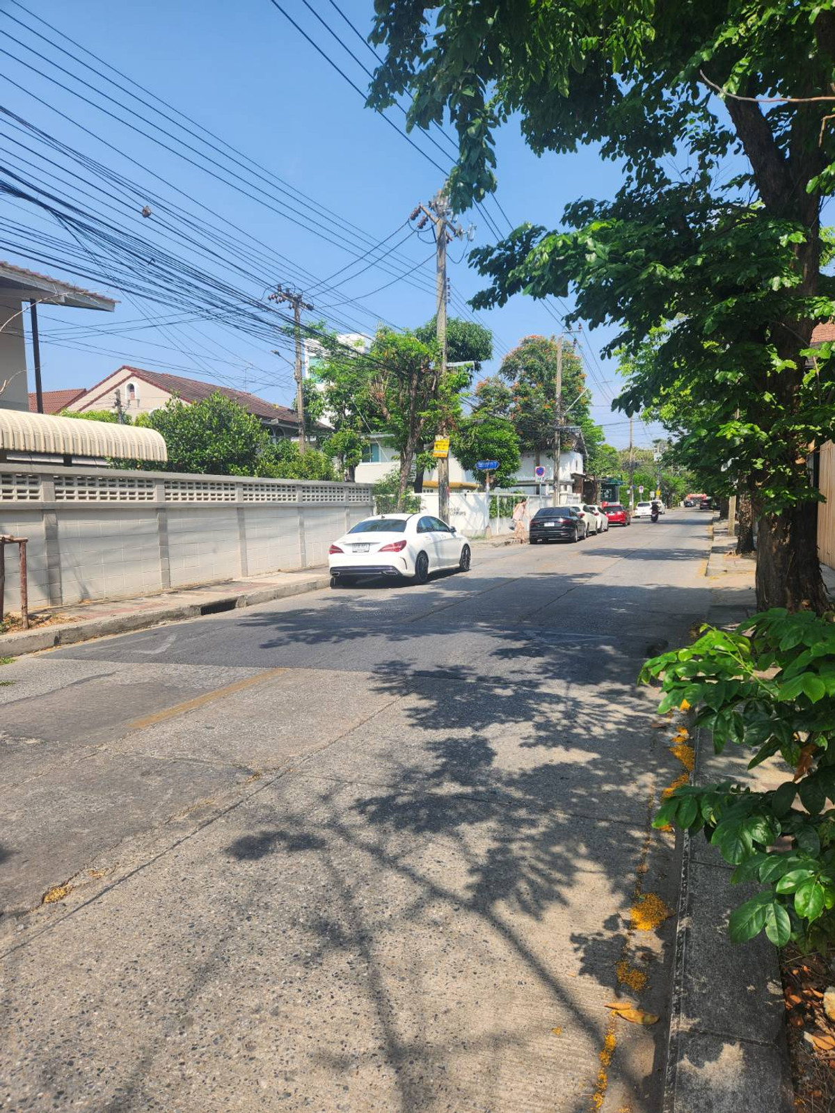 2-story detached house for sale with land, Soi Pridi Banomyong 26 (Sukhumvit 71) 2-story detached house for sale with land, Soi Pridi Banomyong 26 (Sukhumvit 71)