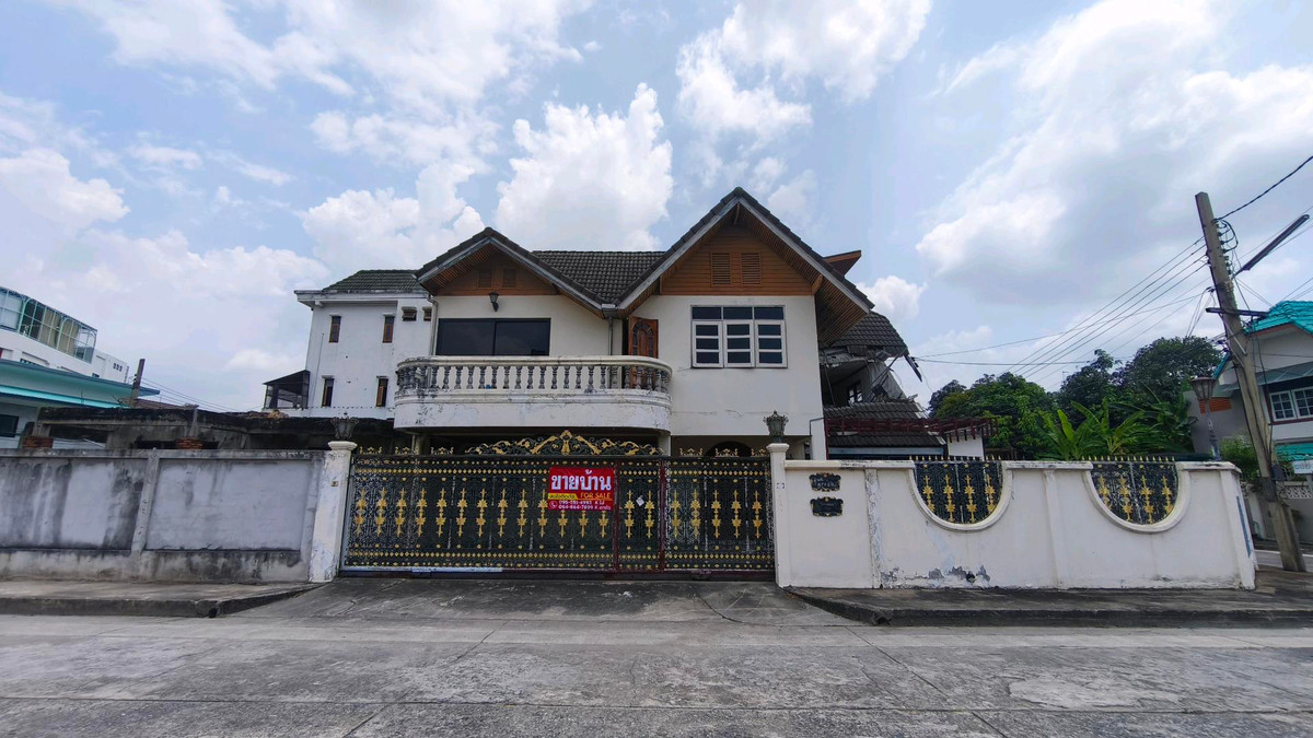 บ้านเดี่ยวขายตามสภาพราคาพิเศษห่างจากถนนแจ้งวัฒนะ 150 เมตรใกล้รถไฟฟ้าสายสีชมพู บ้านเดี่ยวขายตามสภาพราคาพิเศษห่างจากถนนแจ้งวัฒนะ 150 เมตรใกล้รถไฟฟ้าสายสีชมพู