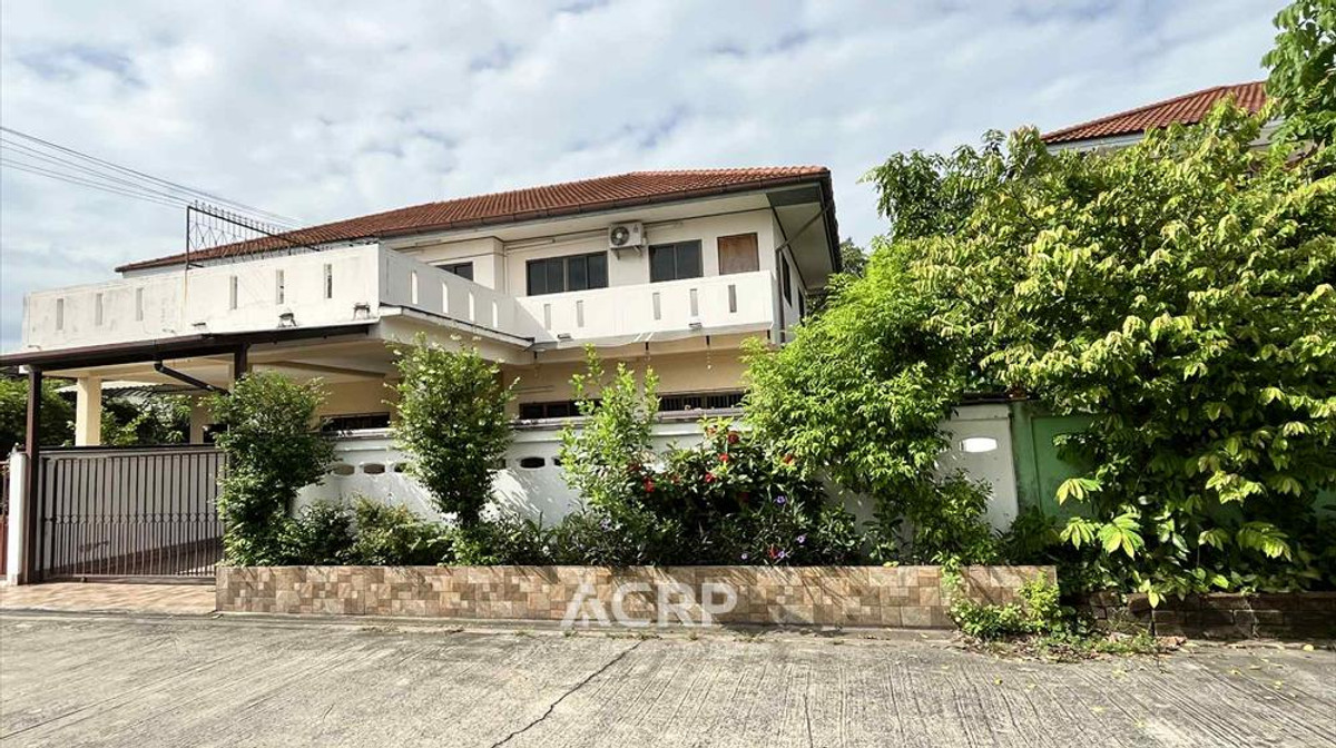 RARE FIND! Massive 73 Sq.wa. Home (Detached Vibe) with Unblocked Canal View in Nontaburi