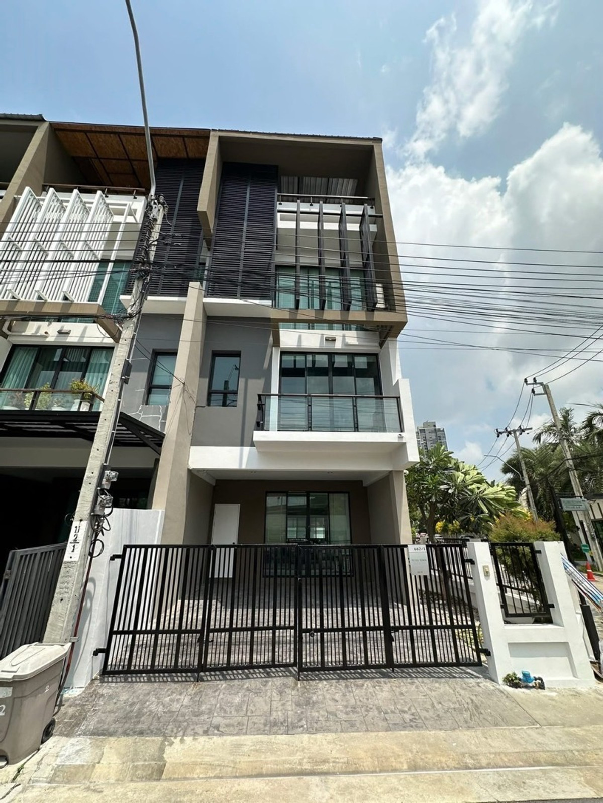 ให้เช่า ทาวเฮ้าส์ Bless town sukhumvit 50 ขนาด 3 ห้องนอน 4 ห้องน้ำ 2 ห้องนั้งเล่น ตกแต่งใหม่ ใจกลางเมือง ซอยสุขุมวิท 50 ราคา 75,000 บาท ให้เช่า ทาวเฮ้าส์ Bless town sukhumvit 50 ขนาด 3 ห้องนอน 4 ห้องน้ำ 2 ห้องนั้งเล่น ตกแต่งใหม่ ใจกลางเมือง ซอยสุขุมวิท 50 ราคา 75,000 บาท