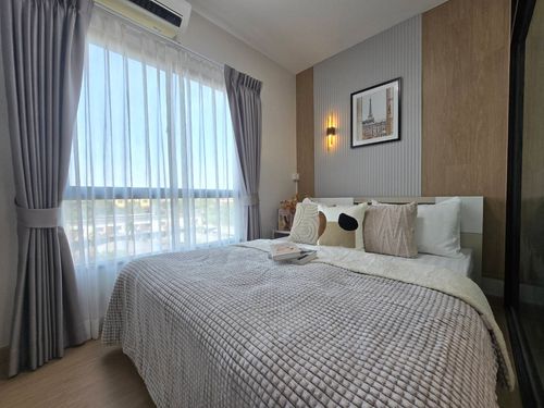 Very cool, mom. Salary 15,000, you can own a condo. Easy installments 5xxx baht.