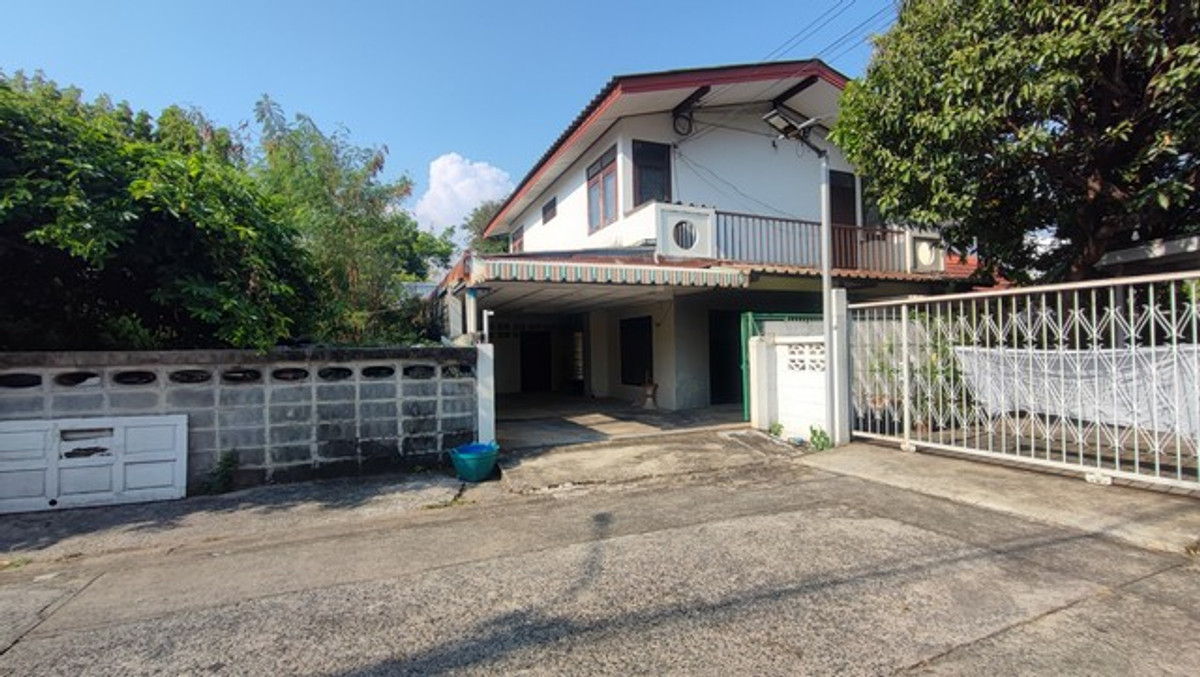 บ้านเดี่ยวลาดพร้าว บ้านเดี่ยวพหลโยธิน เสนานิคม 2 หลัง 88 ตรว พื้นที่รวม 300 ตรม 7 ห้องนอน บ้านเดี่ยวลาดพร้าว บ้านเดี่ยวพหลโยธิน เสนานิคม 2 หลัง 88 ตรว พื้นที่รวม 300 ตรม 7 ห้องนอน