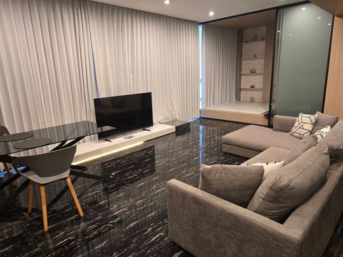SL150/ The Bangkok Sathorn, premium condo in a potential location. In the heart of Sathorn business district