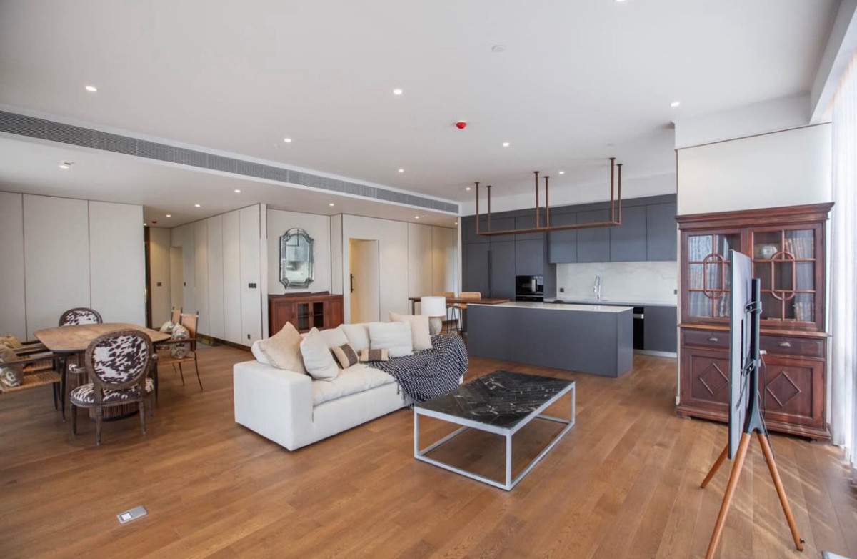 (For Sale) Muniq Langsuan – Ultra-Luxury Freehold Residence with Direct Lumpini Park View Exclusive residence in the prestigious Langsuan district. High-floor unit with an expansive layout, sold with a 1-year lease agreement for immediate rental income.