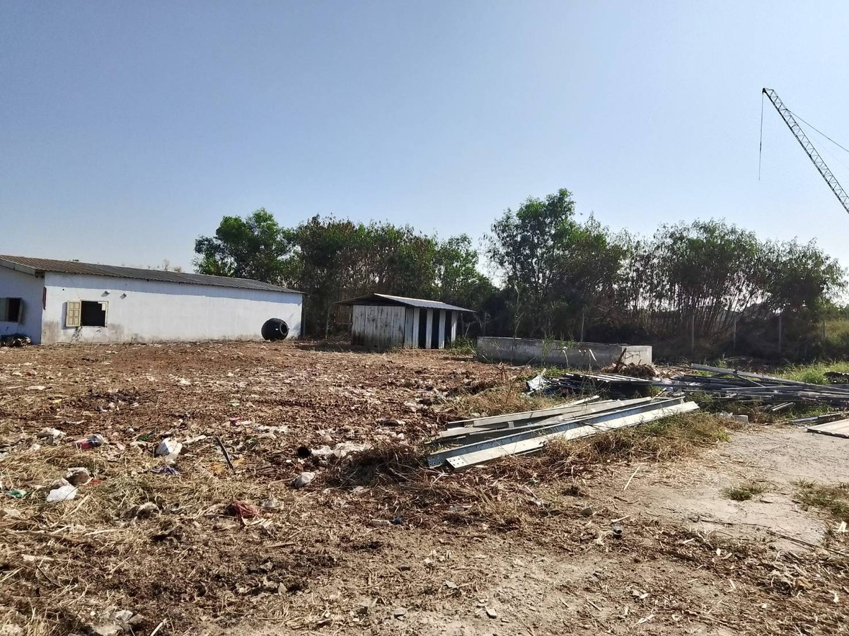 Land for rent, 2 rai, Pratunam Phra In. Suitable for housing for workers, warehouse. Land for rent, 2 rai, Pratunam Phra In. Suitable for housing for workers, warehouse.