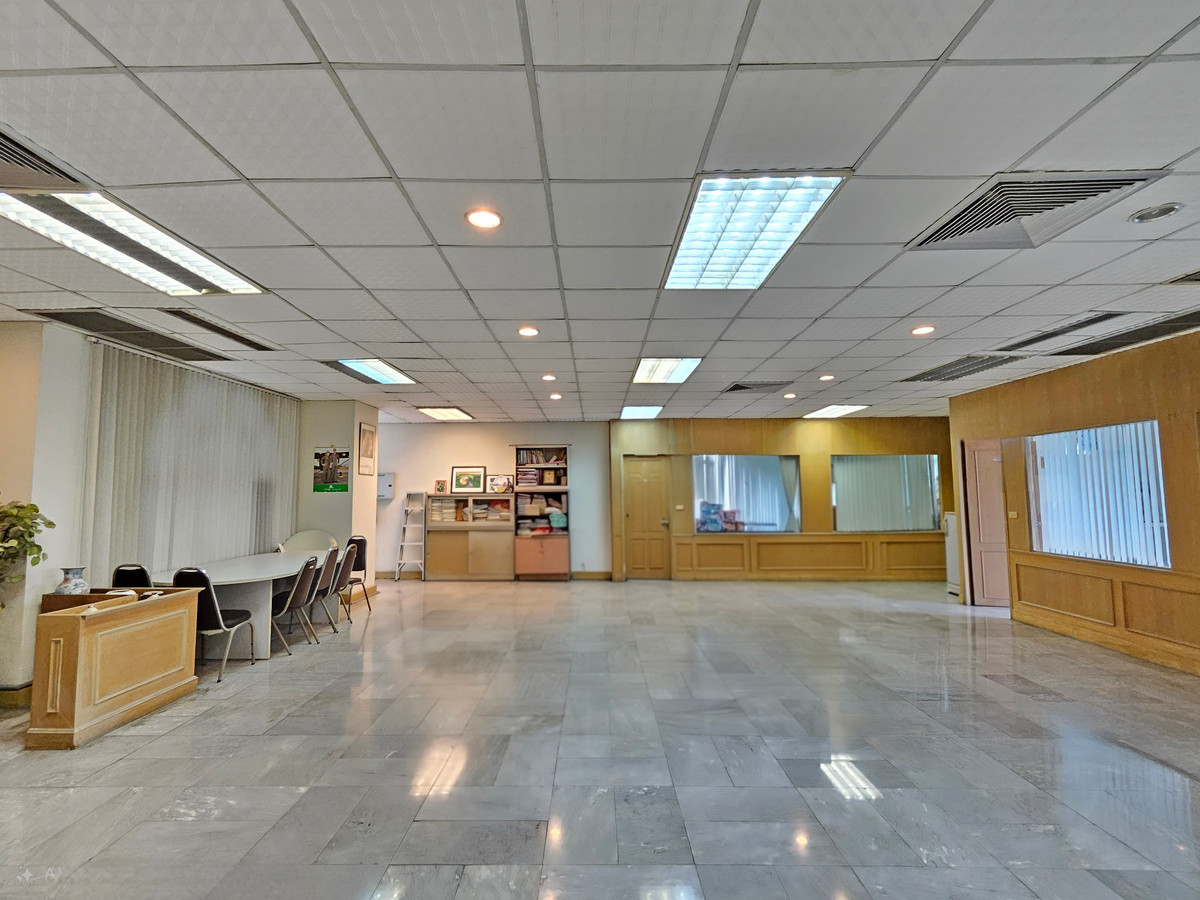 ขาย ออฟฟิศ Royal Castle Pattanakarn Condo พัฒนาการ 30 ขนาด 184 ตรม. 2 ห้องประชุม ทำออฟฟิศหรืออยู่อาศัยได้ ราคา 6,000,000 บาท – รูปที่ 2