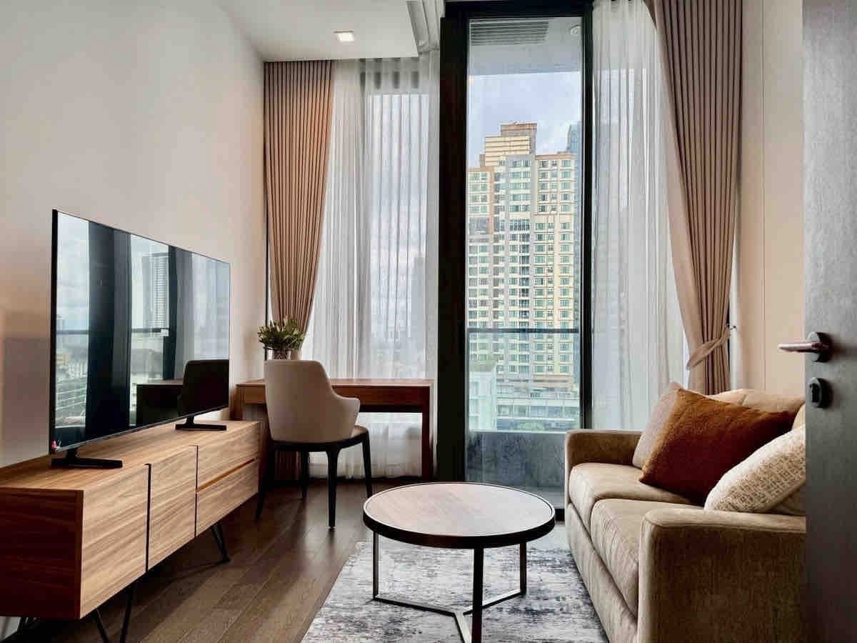 (For Sale) AESTIQ Thonglor – Super Luxury Condo in the Heart of Thonglor (Best Price!) The most attractive price for a 1-bedroom unit in the project. High floor with unblocked views, fully furnished by Chanintr. A rare layout that is already 100% sold out