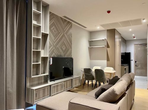 (For Rent) ASHTON Asoke – Rama 9 – Premium High-Floor Unit with Panoramic Views Stunning 2-bedroom unit on a high floor (35–40). Features a spacious glass balcony with open panoramic views of the Rama 9 & Asoke skyline.