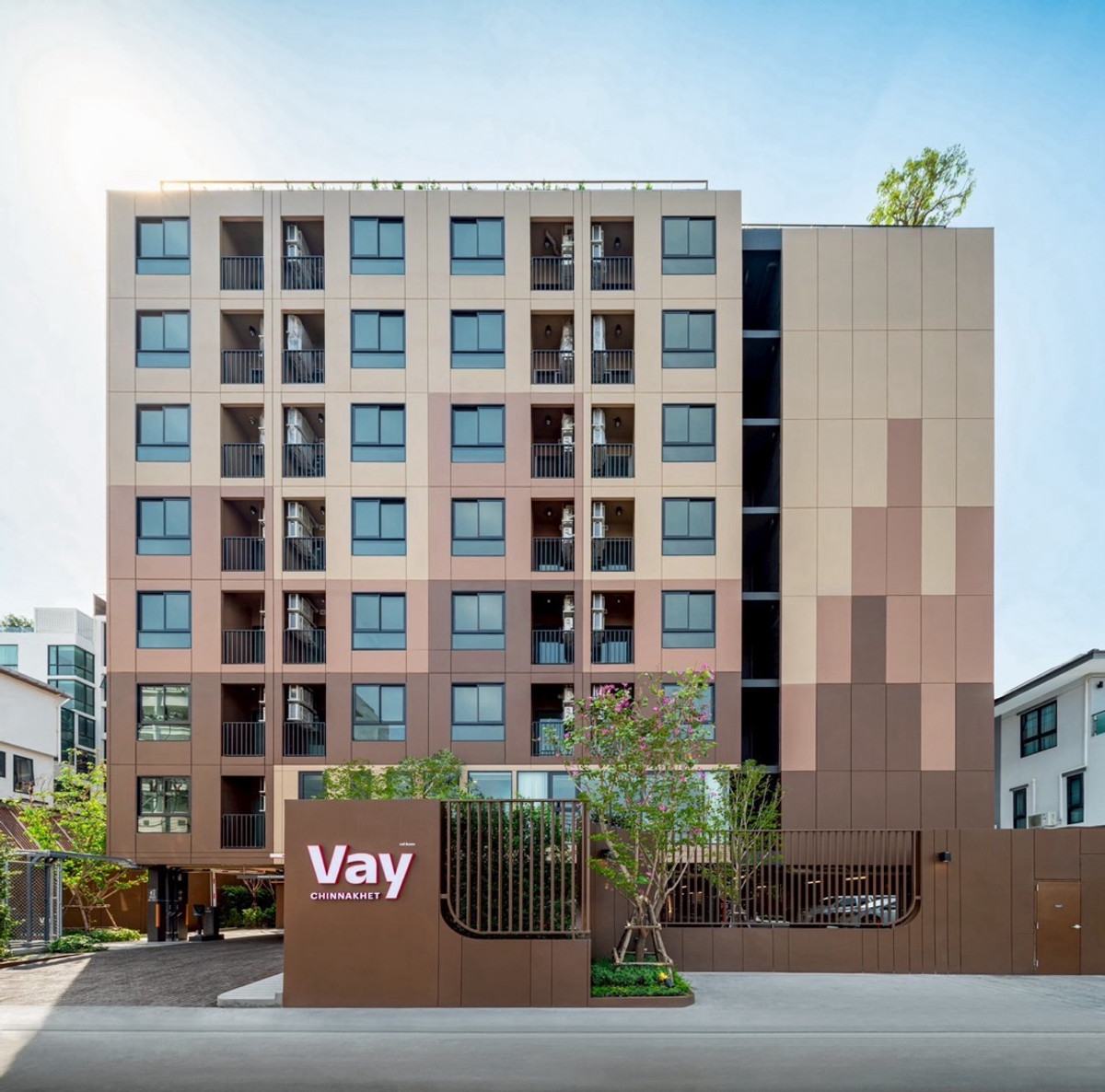 🏢 Vay Chinnakhet 🔥 with a great value promotionModern style condo Nice atmosphere Suitable for both living and investing. 📍Starting price 1.811 million baht.📞Phat 064-642-8664