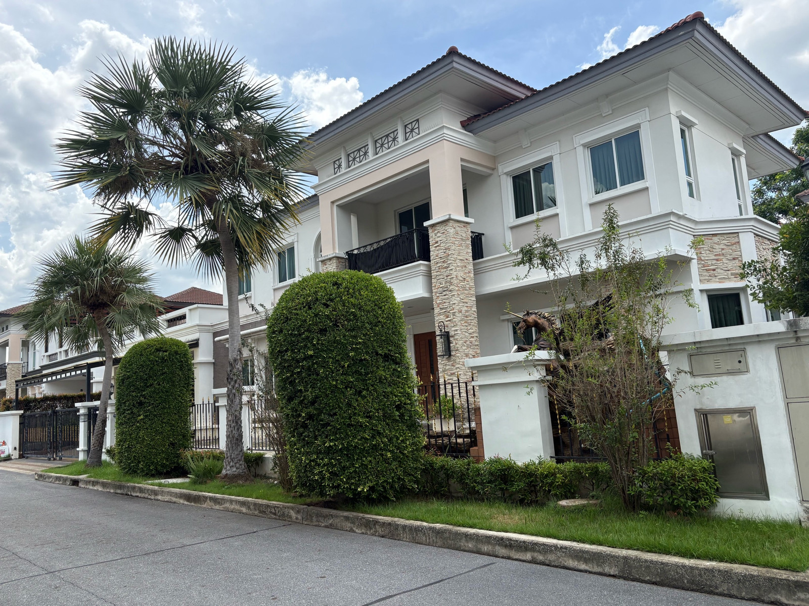 House for sale at a very special price Discount from the purchase price, very worthwhile. House for sale at a very special price Discount from the purchase price, very worthwhile.