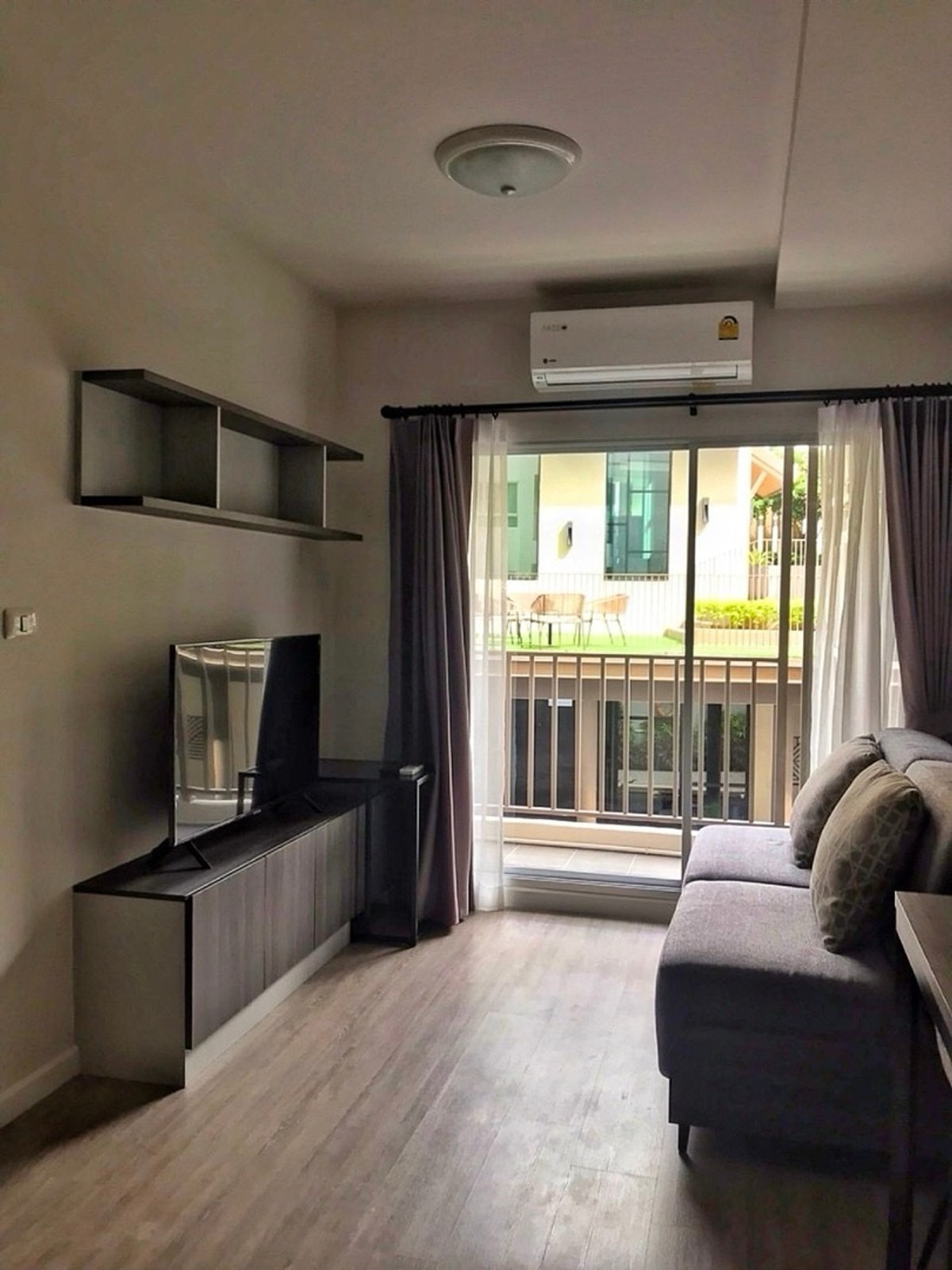 ขาย/เช่า 1 bed วิวสระ ขาย/เช่า 1 bed วิวสระ