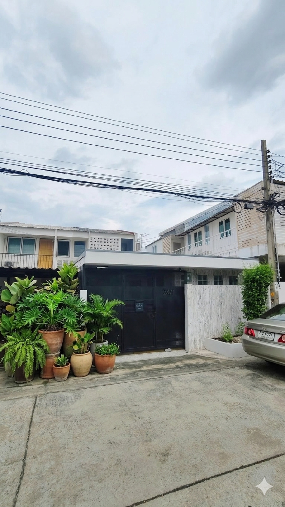 Townhouse for sale, newly renovated, near the BTS, Thai Prachakon Village, Lat Phrao 93.