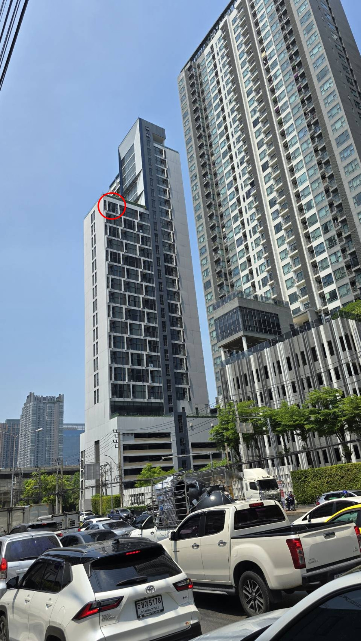 For sale with tenant, Duplex room, high ceiling, north facing, Khewathai-Asoke Condo.