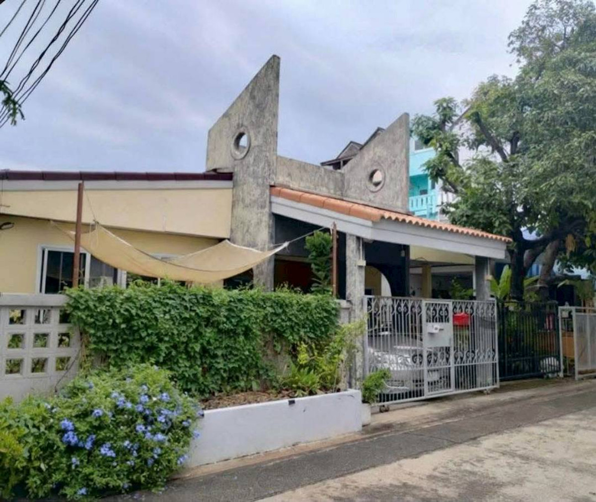 Single house for sale/SALE✨ Single house Chok Chai 4 Soi 18 - near MRT Yellow Line (RB058) Single house for sale/SALE✨ Single house Chok Chai 4 Soi 18 - near MRT Yellow Line (RB058)