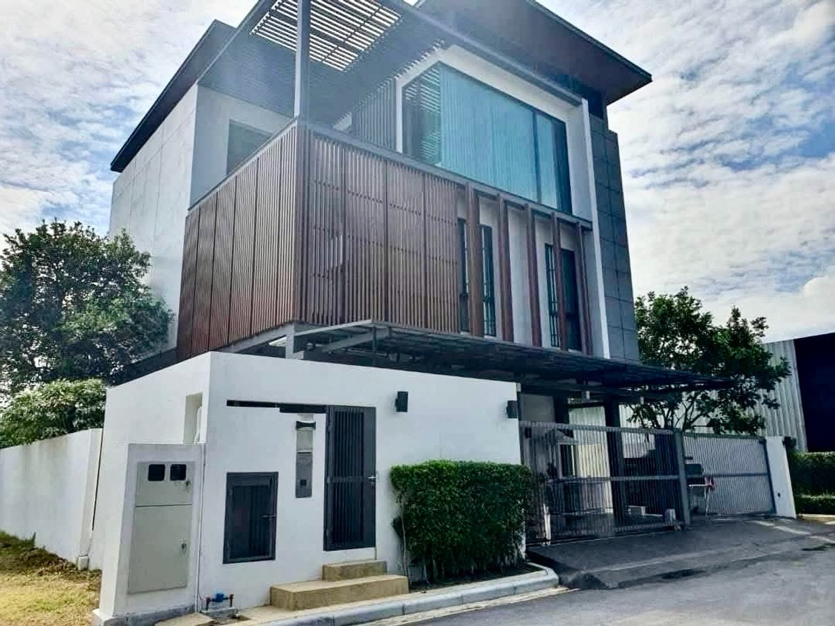 Luxury house for sale and rent with private pool near Sri Nut BTS Sukhumvit 77 close to Thonglor Luxury house for sale and rent with private pool near Sri Nut BTS Sukhumvit 77 close to Thonglor