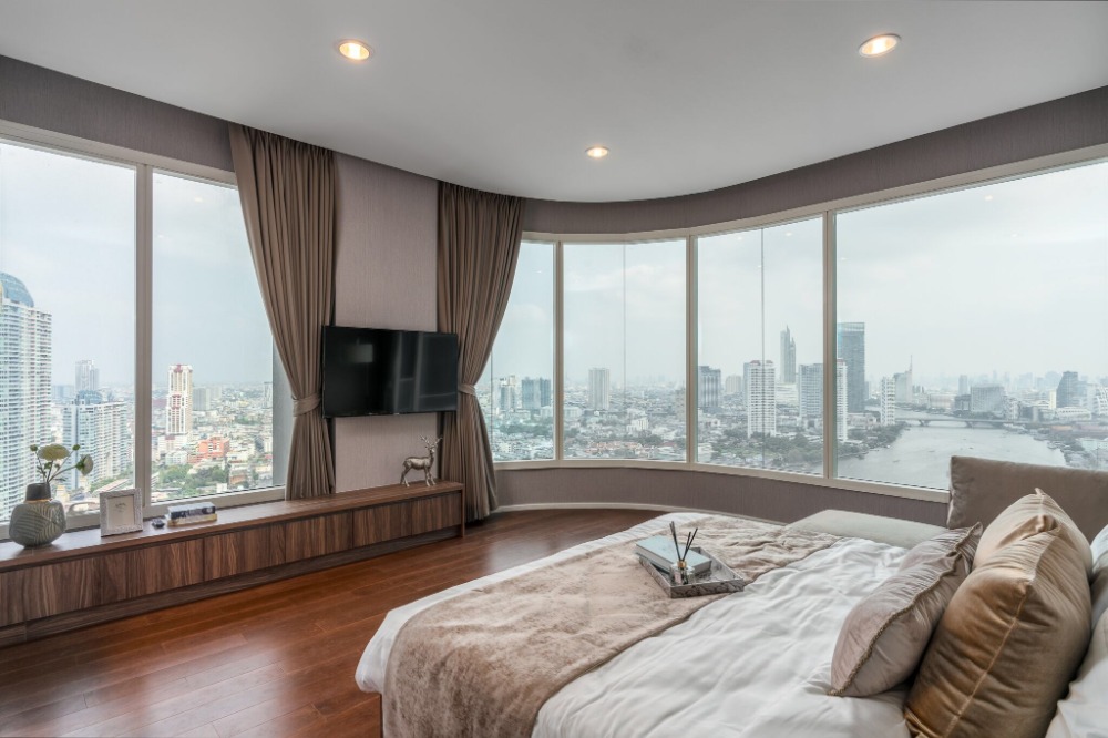 Menam Residences 3 bedrooms 160 sqm fully furnished THB 39,680,000.-