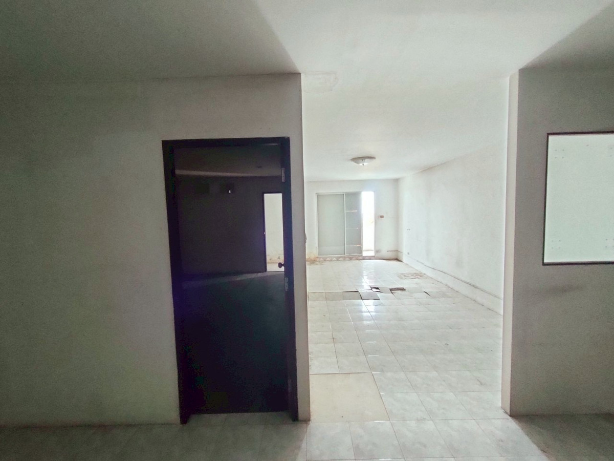 D.D. Tower Condo, large room, comfortable, near MRT Huai Khwang. D.D. Tower Condo, large room, comfortable, near MRT Huai Khwang.