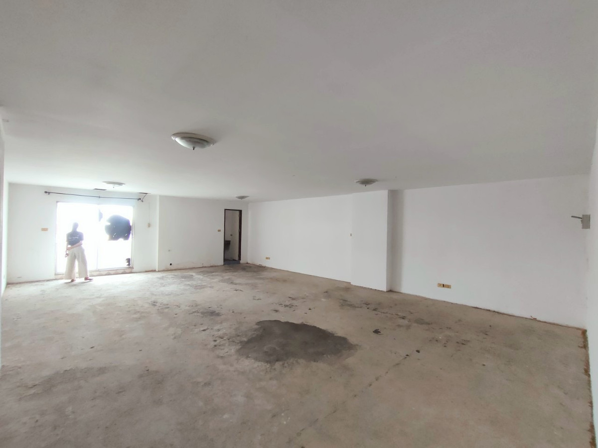 For sale: D.D. Tower, 2 bedrooms, spacious room, Huai Khwang location. For sale: D.D. Tower, 2 bedrooms, spacious room, Huai Khwang location.