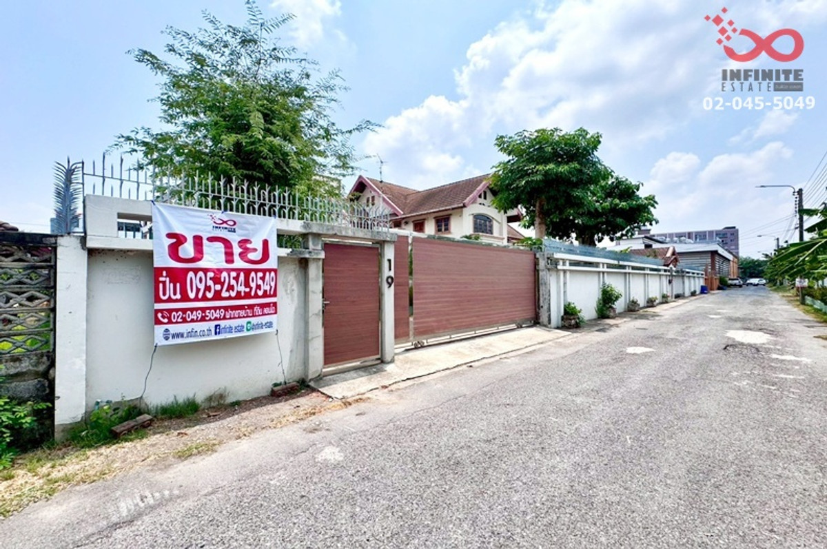2-storey detached house for sale, area 304 square meters, Phahon Yothin Road, Soi Phahon Yothin 46/1, near Lak Si Circle intersection.