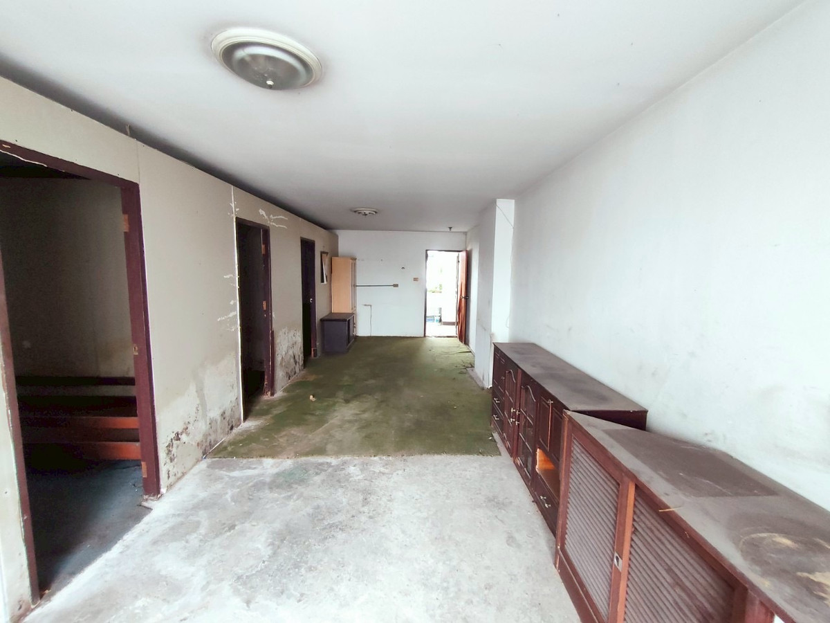 For sale: D.D. Tower, large room, 2 bedrooms, near MRT Huai Khwang, 5 minutes. For sale: D.D. Tower, large room, 2 bedrooms, near MRT Huai Khwang, 5 minutes.