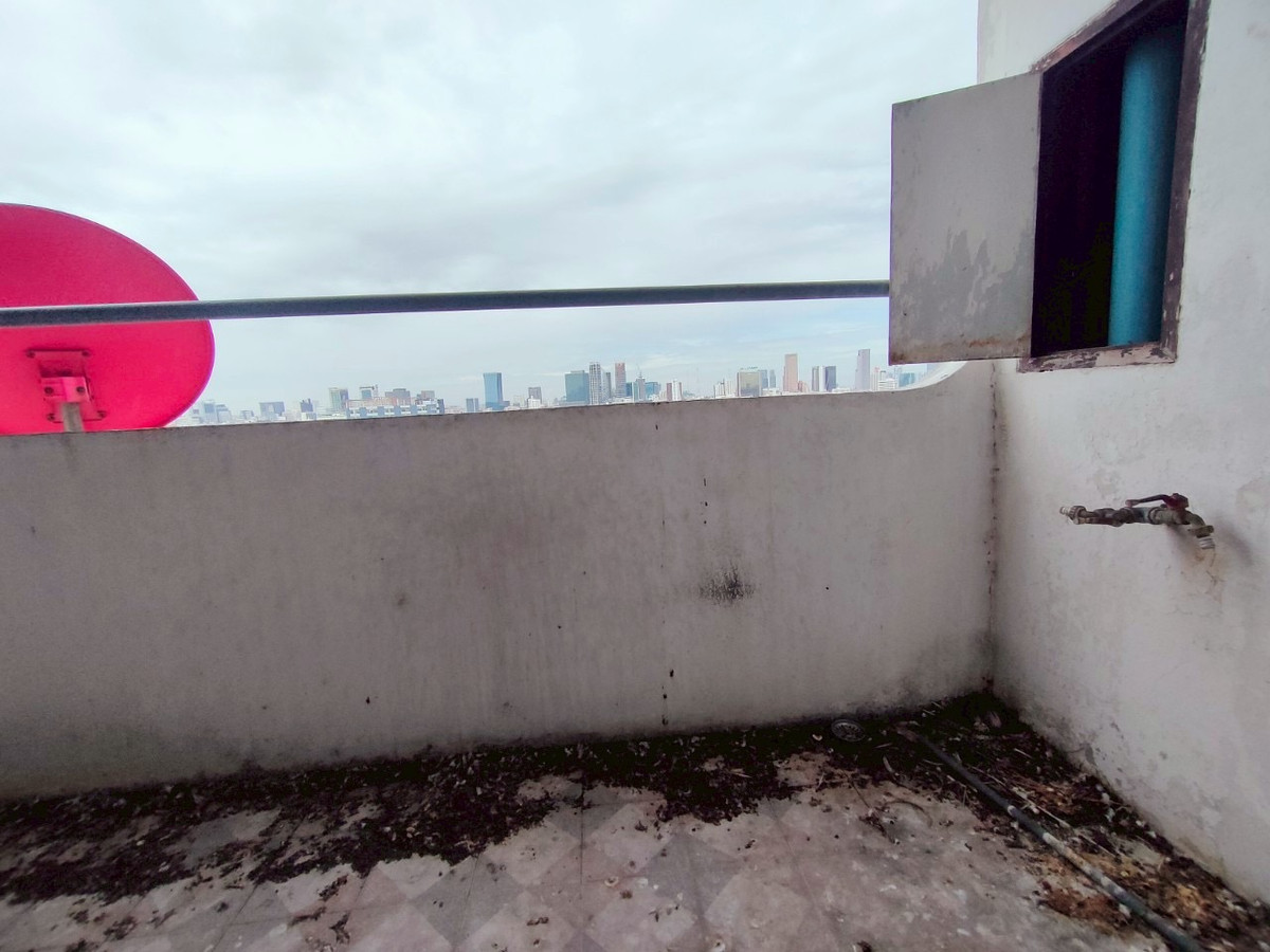 For sale: D.D. Tower, 2 bedrooms, spacious room, Huai Khwang location. – รูปที่ 2