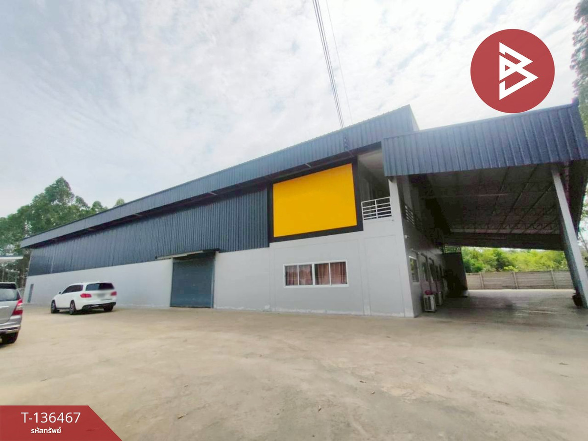 Land for sale with buildings, area 1 rai 2 ngan 40.7 sq m, long plot, Chachoengsao. Land for sale with buildings, area 1 rai 2 ngan 40.7 sq m, long plot, Chachoengsao.