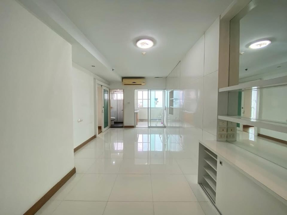 Condo for sale, Supalai Park Srinakarin, 12th floor, new room, built-in storage space.