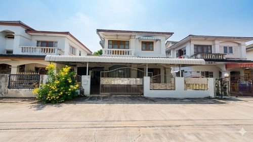 Single house for sale, Buntharik Watcharaphon, 50.6 sq m., behind main road. East front of the house Potential location near the expressway